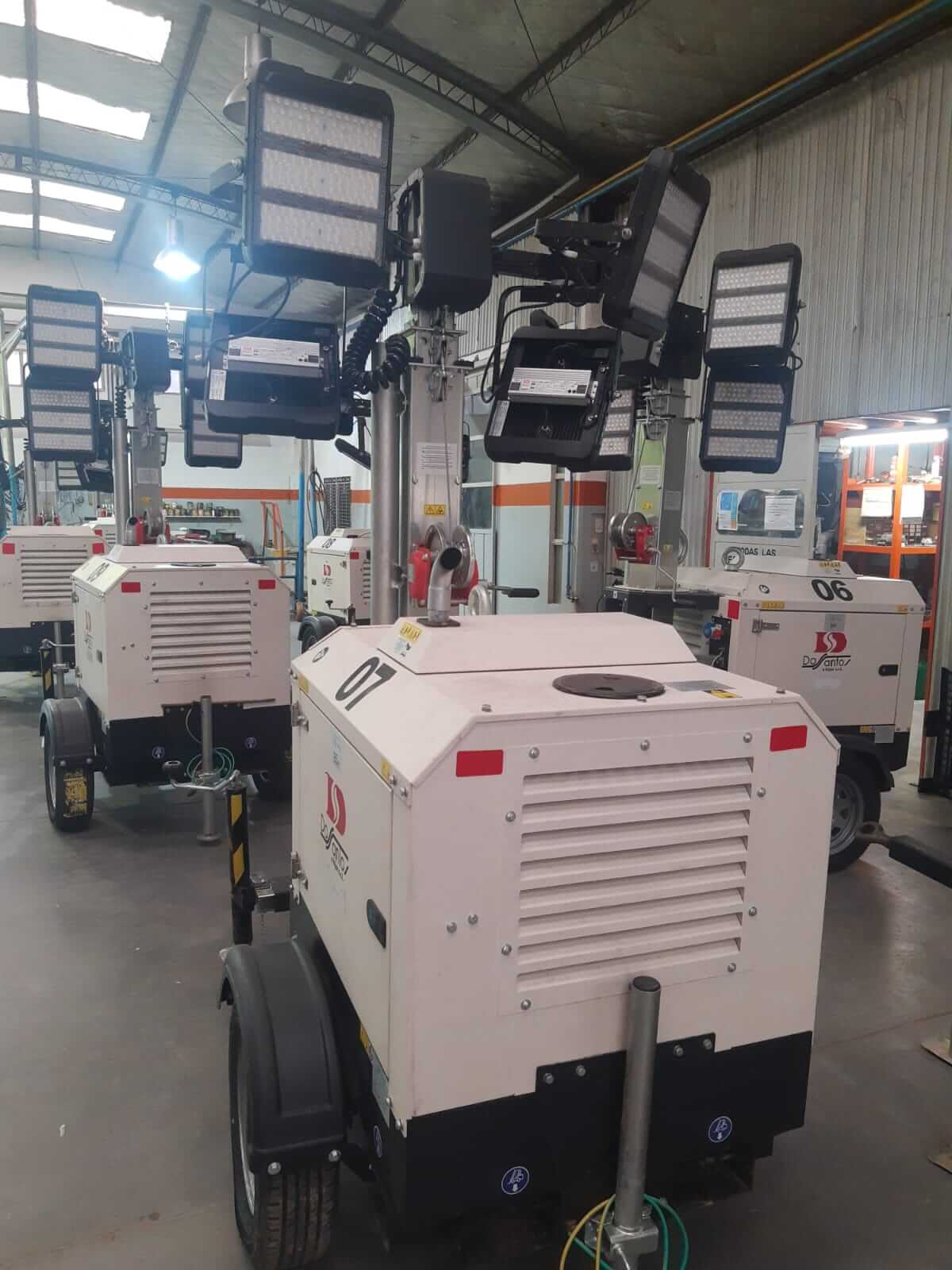 Imagen Alquiler de Iluminarias, generadores de hasta 220 KVA, JLG y Trailers